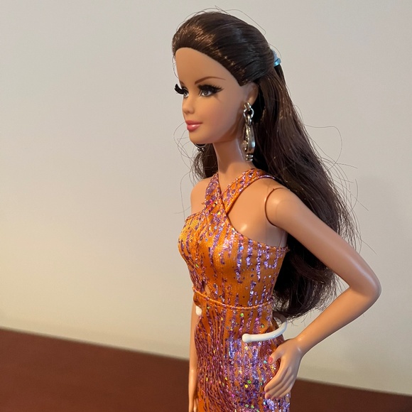 Barbie Doll 2013 The Barbie Look - City Shopper - Picture 7 of 9